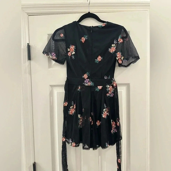 Lulus Plunge Deep V Picking Wildflowers Black Floral Embroidered Romper XS - Picture 5 of 7